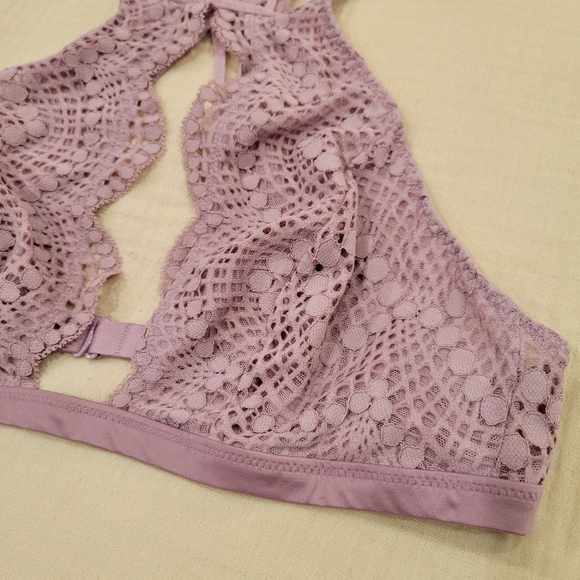 Victoria's Secret lace bralette - Picture 4 of 9